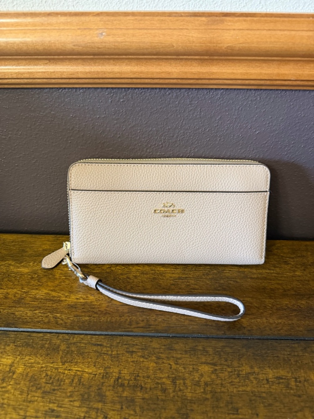 ✨NWOT - Coach Long Accordion Zip Wallet Wristlet✨ - Picture 2 of 9